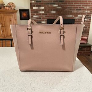 Michael Kors Pink Zipper Leather Tote with Gold Hardware and in Excellent Shape.